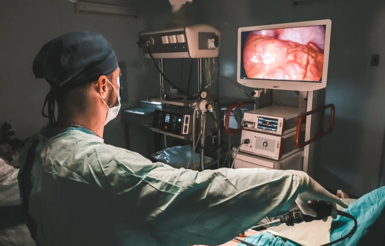 medicine-surgeon-doctor-makes-laparoscopy-operatio-2025-03-11-04-31-10-utc_11zon